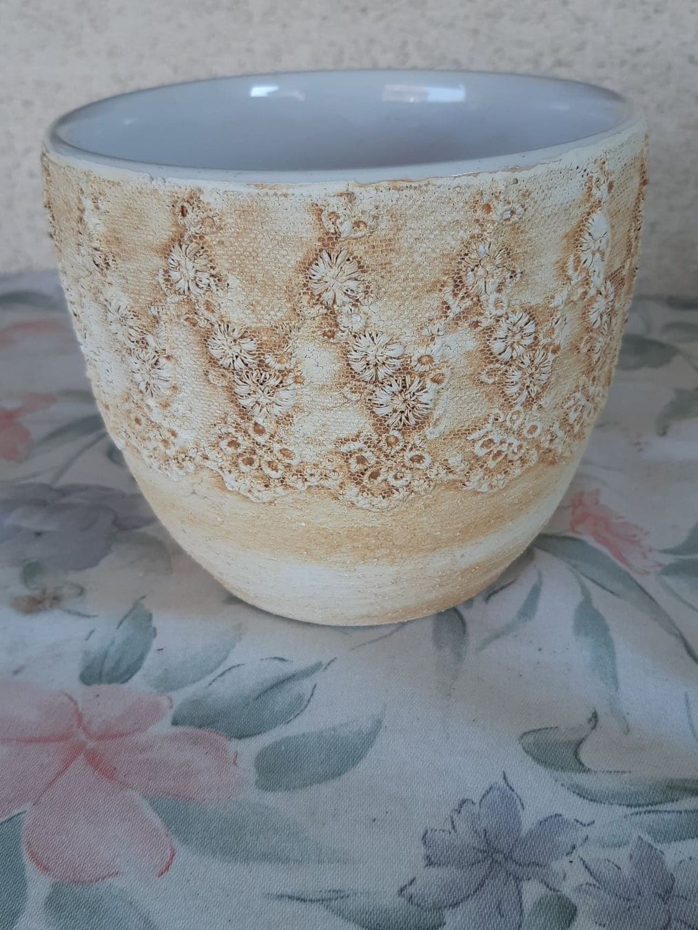 Blumentöpfe: Schöner Blumentopf mit Muster Höhe 11 cm Durchmesser 13 cm – Gebraucht aus Möhlin von dom_96nf