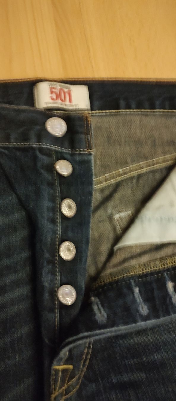 Levi's Pantaloni: Levi's 501 Herren Jeans mit Knopfleiste – Nuovo (secondo la descrizione) da Grenchen venduto da car_qq2t 2
