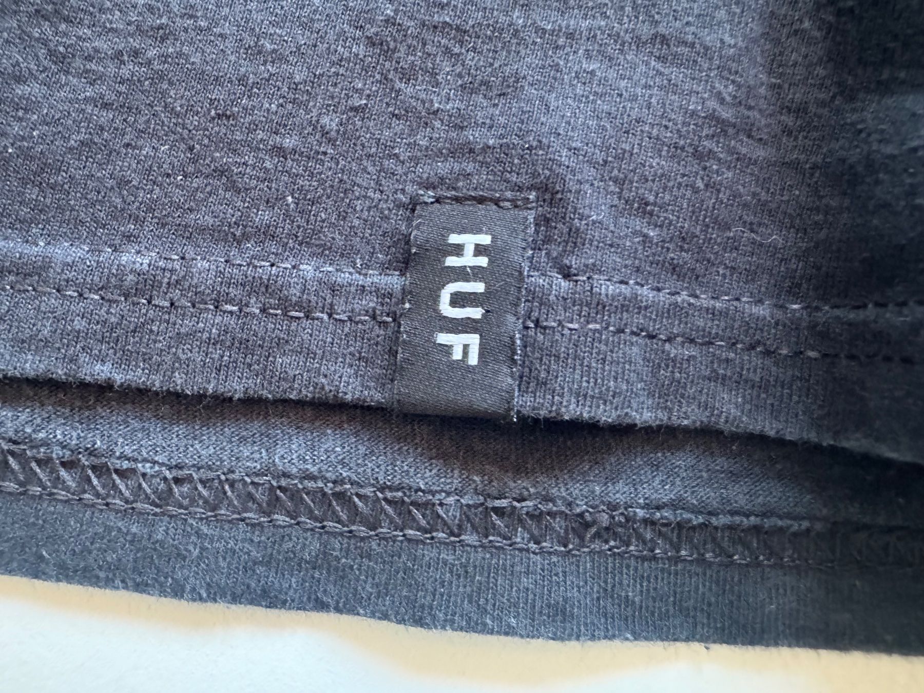 Maglioni & Felpe: HUF X Pulp Fiction long sleeve MEN M – Usato da Neuchâtel venduto da _Easy_to_Find_ 7