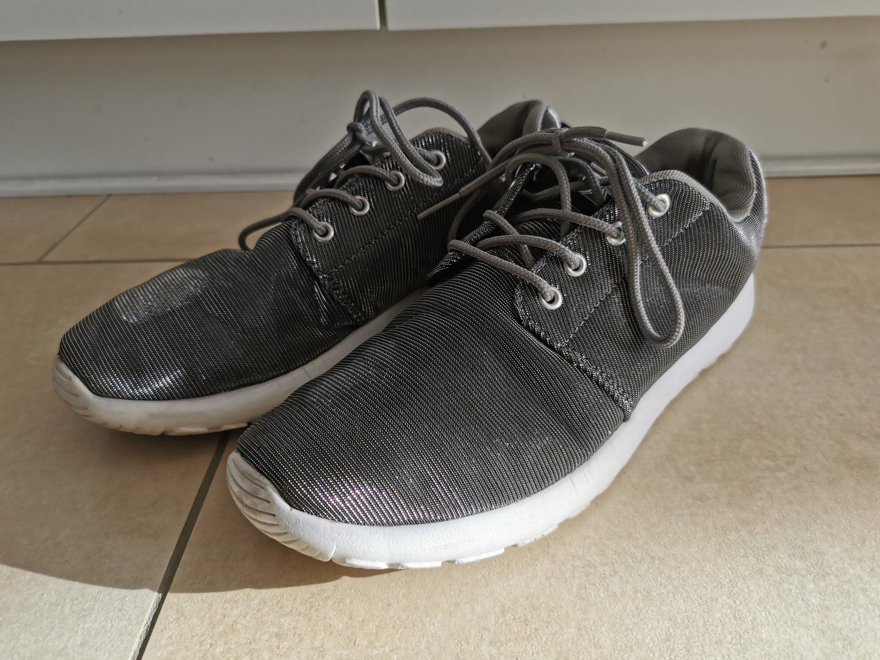 Scarpe da donna: Sneaker - Grösse 40 – Nuovo (secondo la descrizione) da Rickenbach b. Wil venduto da VeryLovelyThings