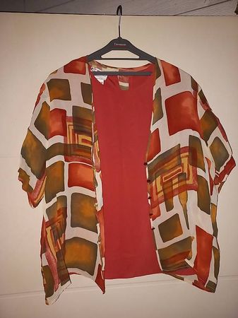 Ensemble tailleur tee-shirt, jupe, gilet