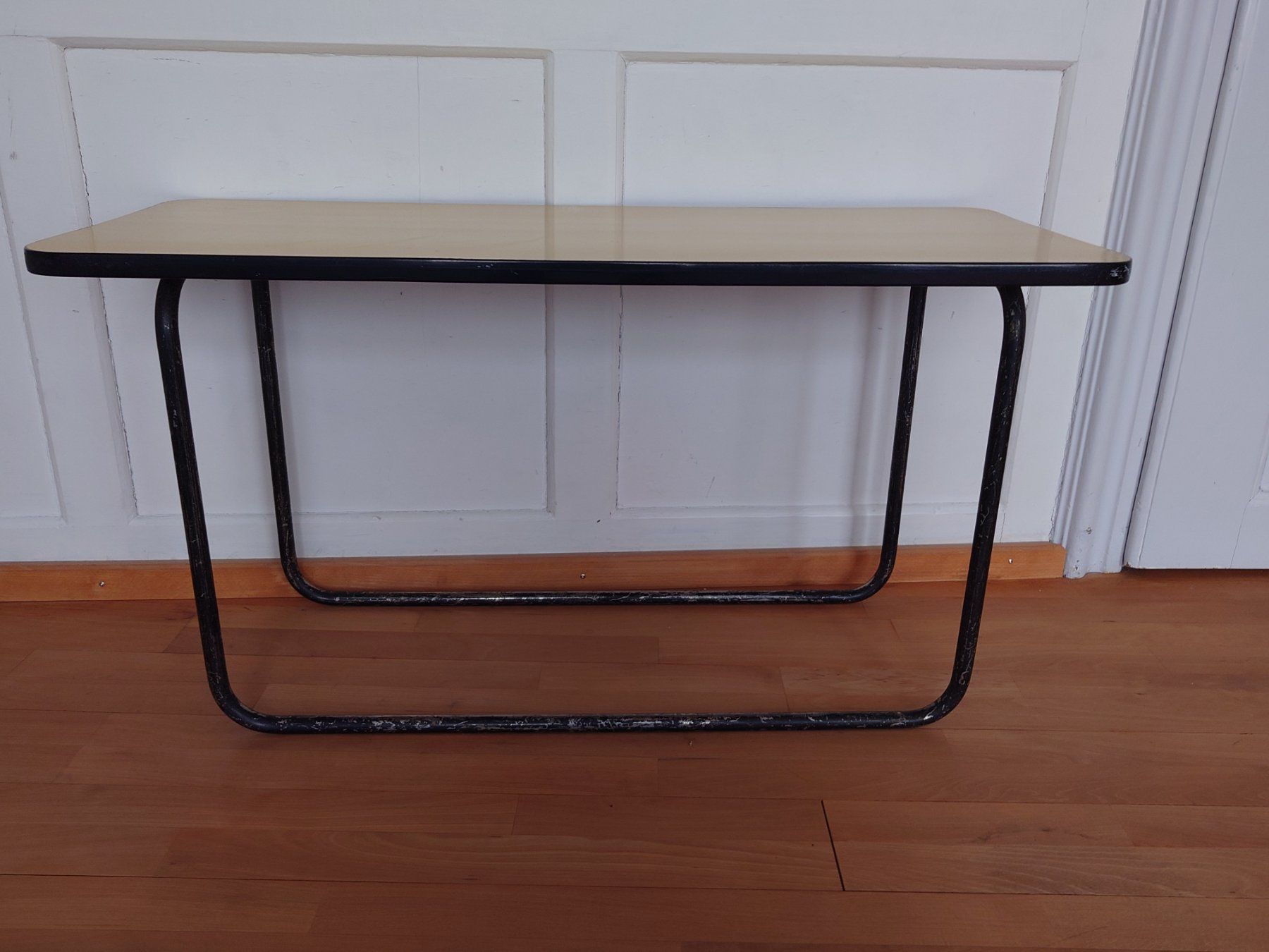 Tische: Beistelltisch 100x41x53cm – Gebraucht aus St. Gallen von SG005