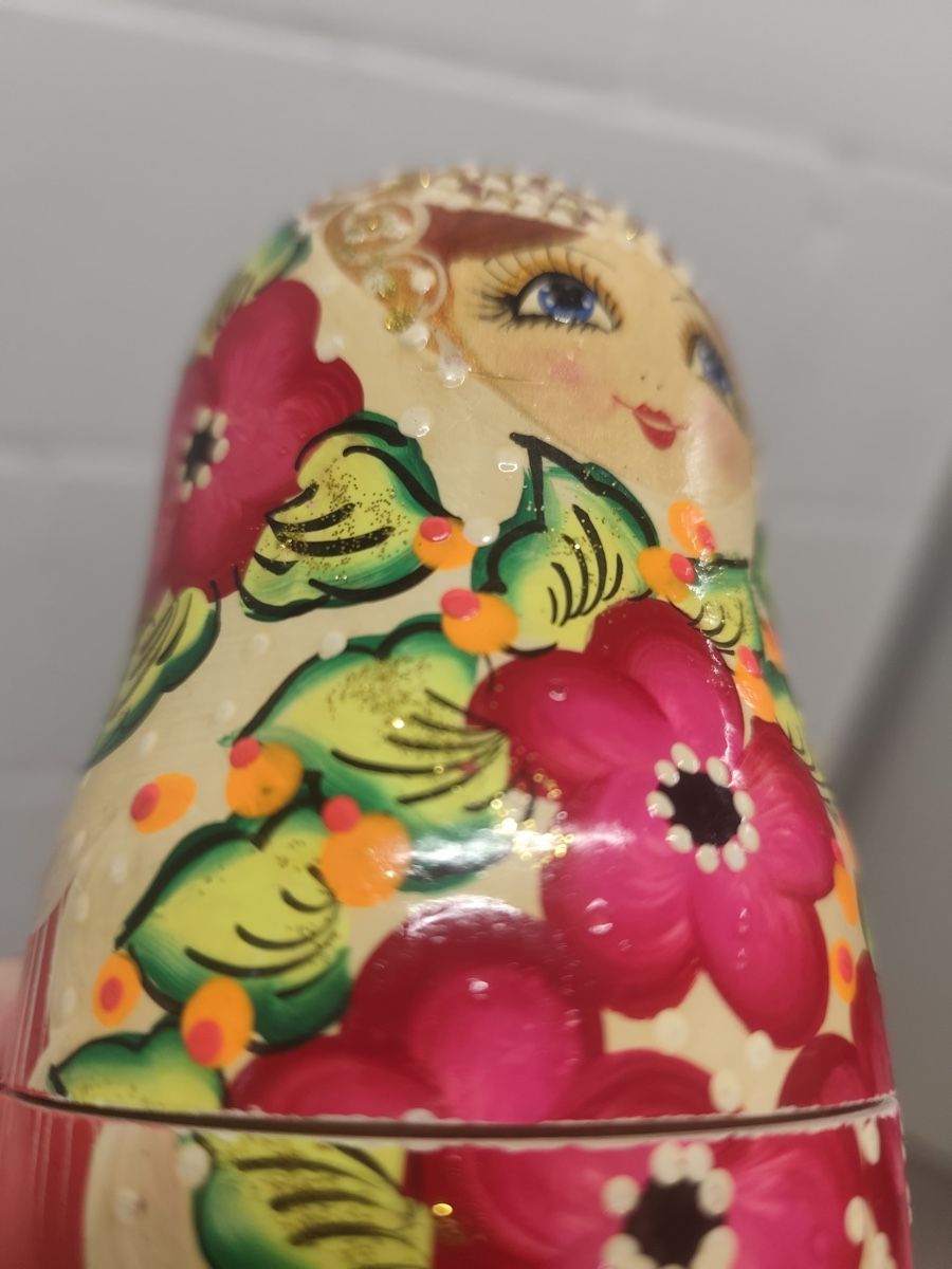 Statuette: Echte Matroschka 5-teilig Handbemalt Babuschka Holz – Usato da Staad SG venduto da Chirrari