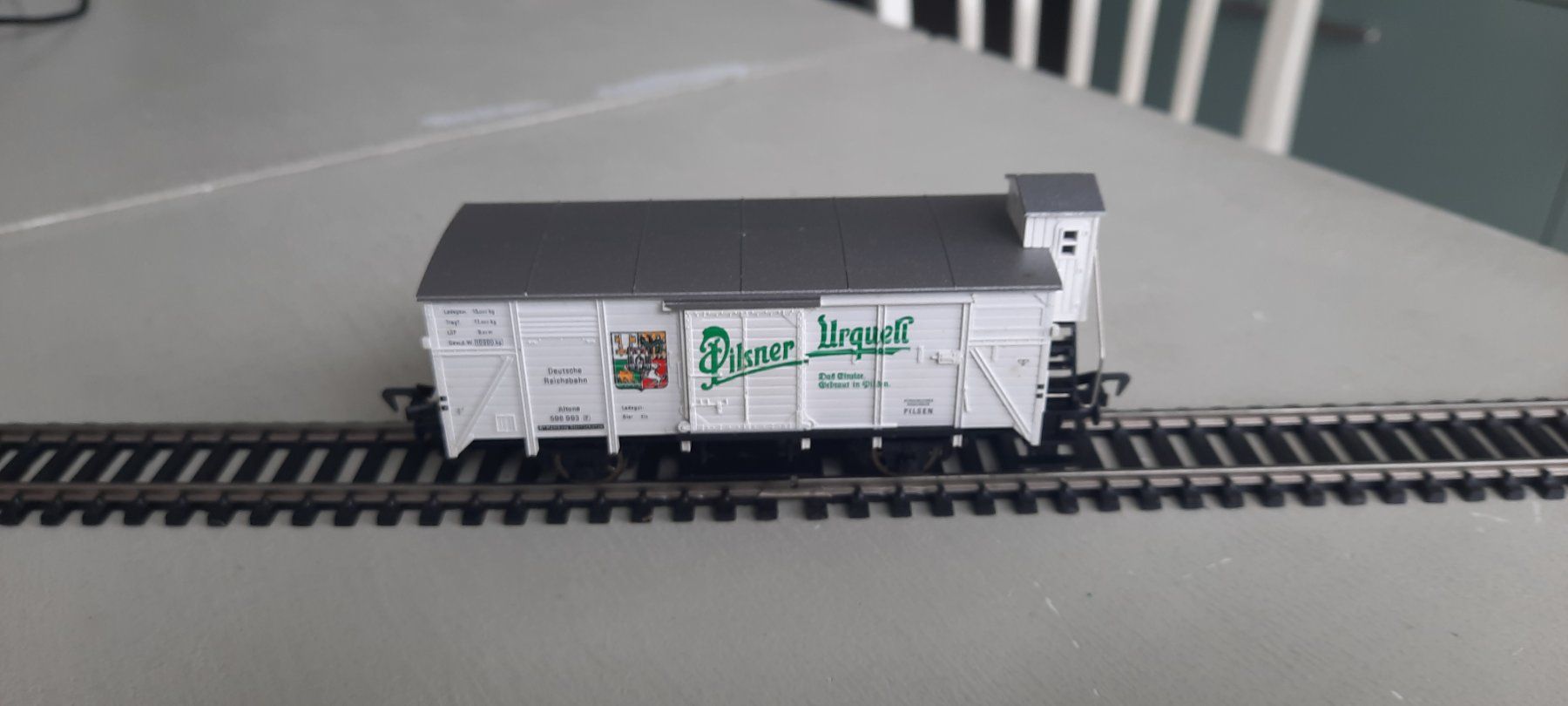 Fleischmann Modelleisenbahnen: Fleischmann H0 5357 Pilsener Urquell Bierwagen – Gebraucht aus Amriswil von fel_pyg2 2