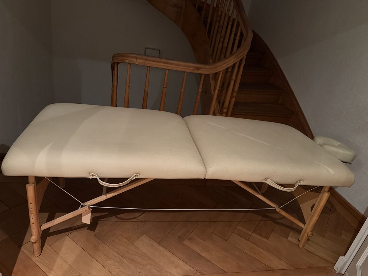 Lettini & sedie per cosmetici: Massageliege OAKWORKS klappbar beige – Usato da Zürich venduto da joyfulgrace