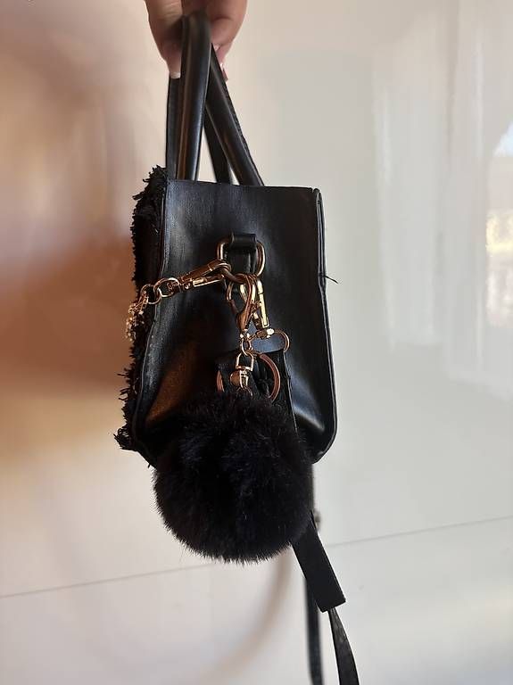 Taschen für Damen: Schwarze Handtasche – Gebraucht aus Hellikon von ind_m7n8 1