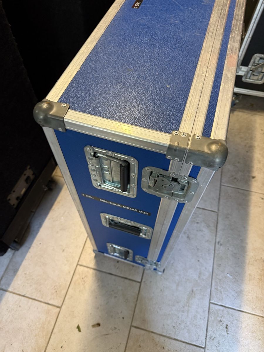 Midas Console di mixaggio: Midas M32 Orig. Flight Case – Usato da Nebikon venduto da Electrovoice10 1