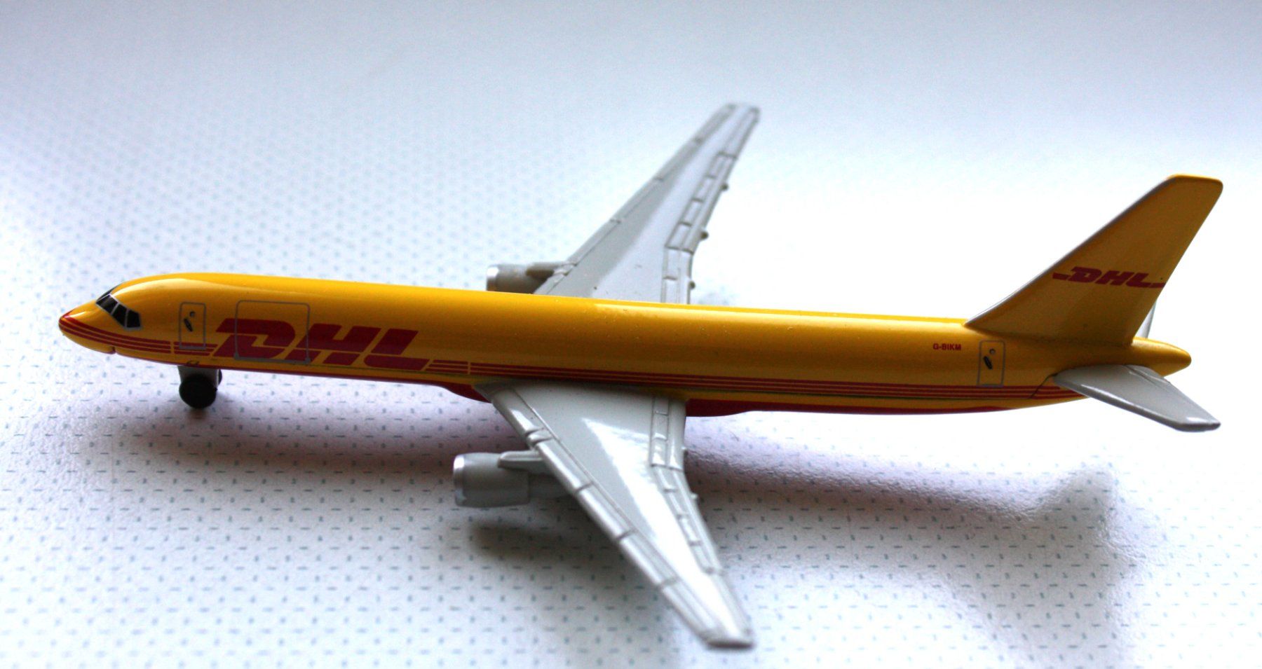 Modellbausätze & Standmodelle: DHL Modellflugzeug – Gebraucht aus Wettingen von Licht08