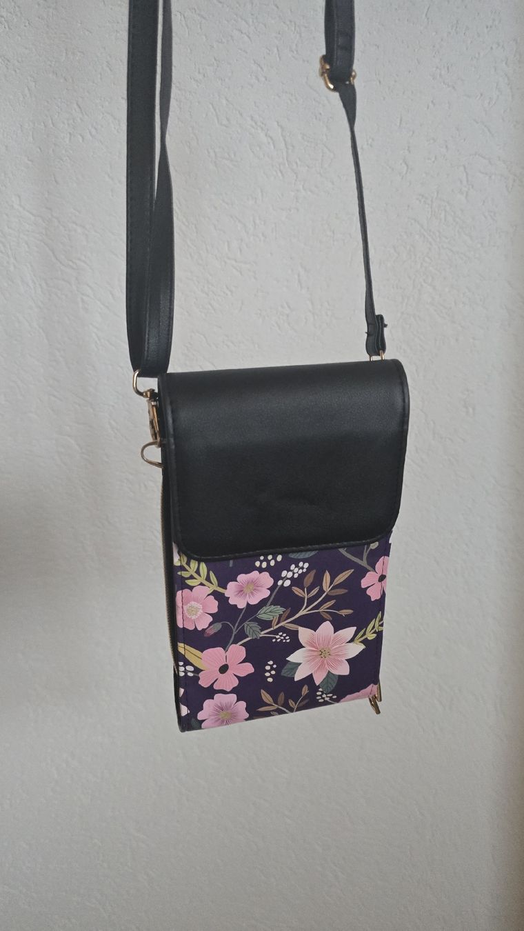 Borse da donna: Umhängetasche mit Blumenmuster – Usato da Büriswilen venduto da e_v_o_l_u_t_i_o_n