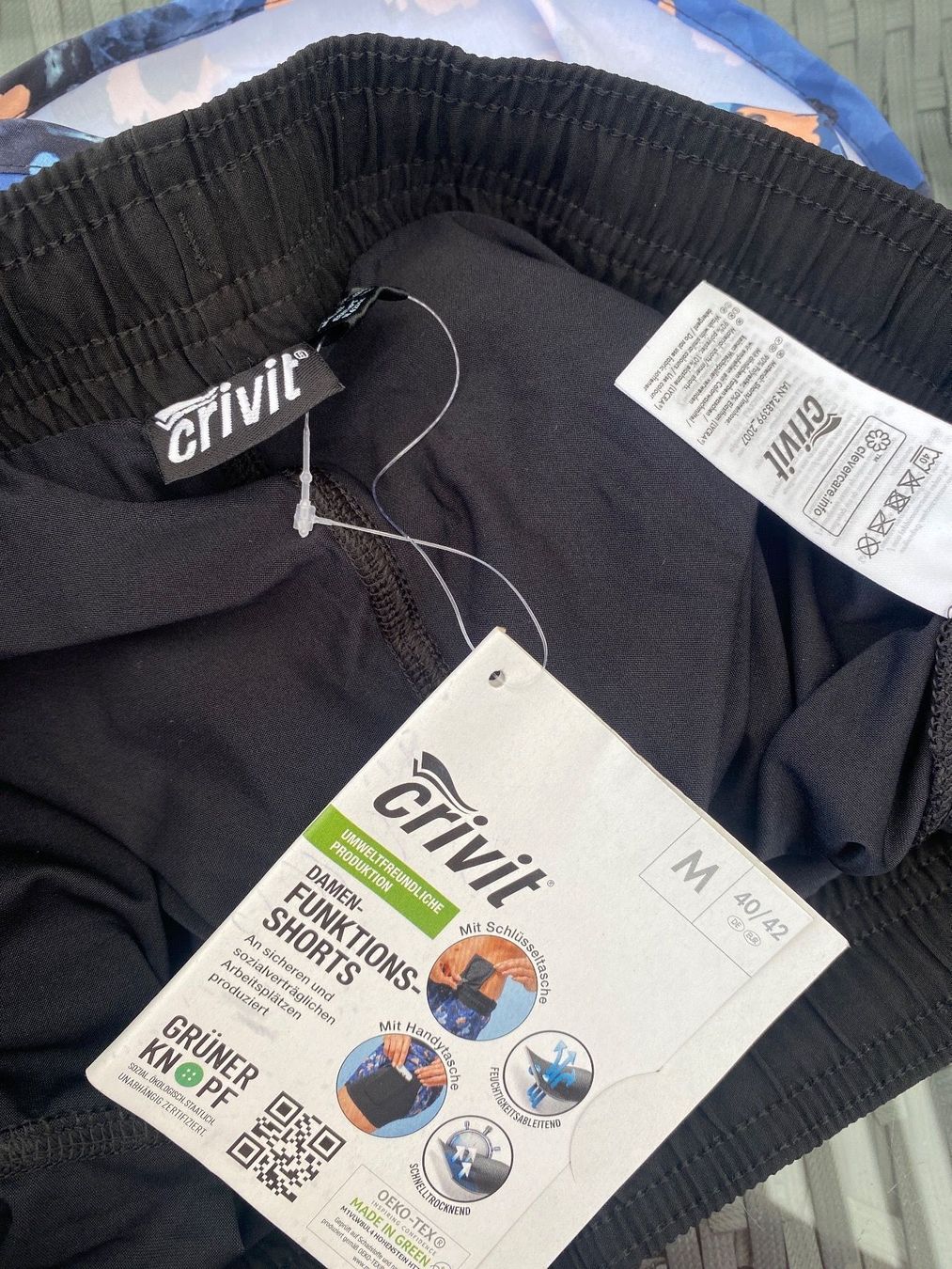 Pantaloni: Shorts Neu (M) – Nuovo e nell'imballaggio originale da Vezia venduto da sidu03 3