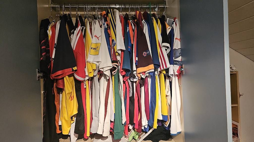 Leibchen & Hosen: Diverse maglie da calcio – Gebraucht aus novazzano von remolabarca1