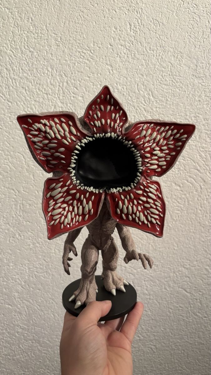 Funko Statuette: Funko Pop! Stranger Things Demogorgon Figur 10 inch – Usato da Büren an der Aare venduto da FindyourPops