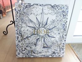 DIOR grosse Schachtel 54 x 51.5 cm, ohne Inhalt