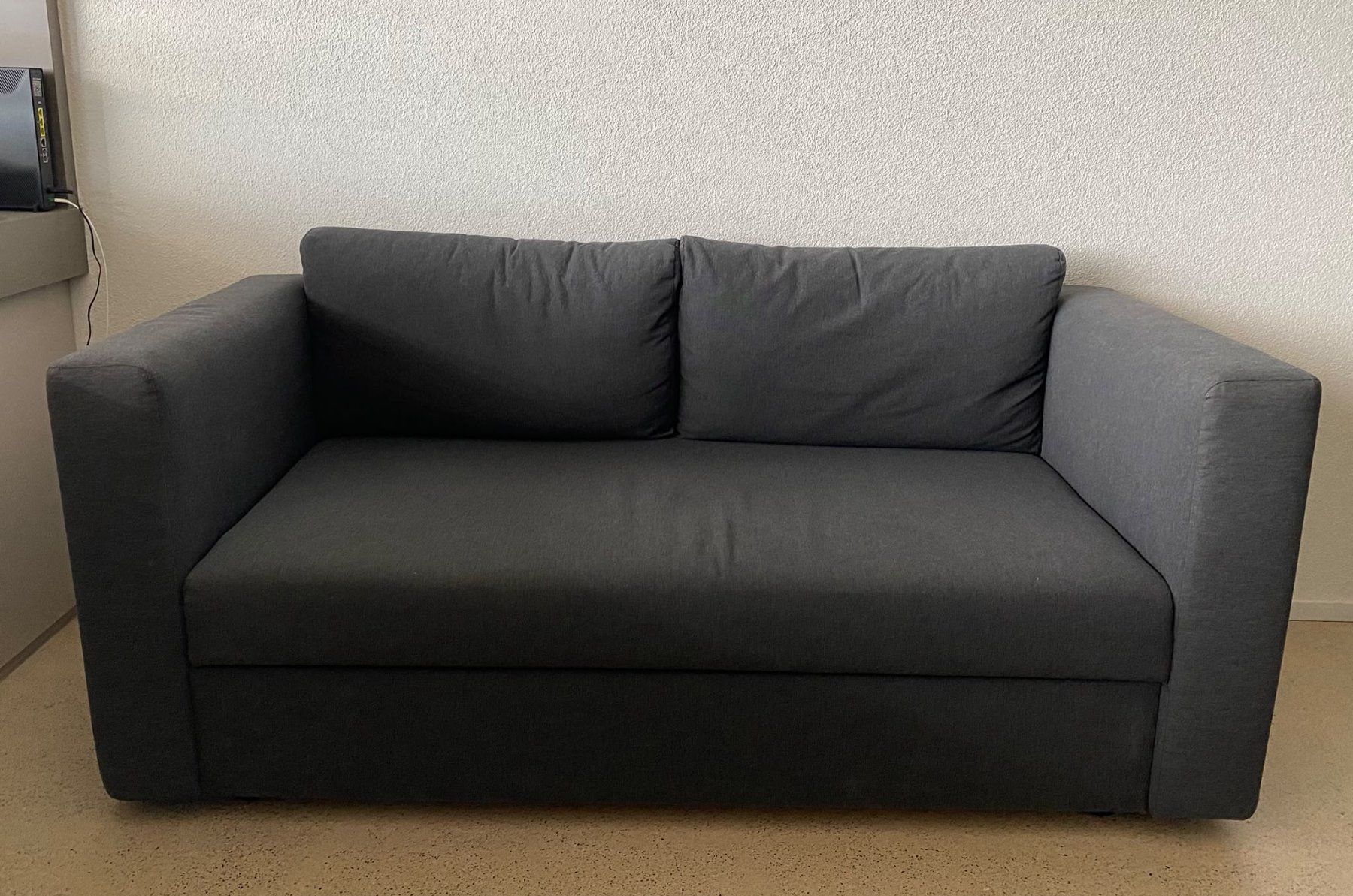 Farben: 2 seater dark grey sofa bed – Gebraucht aus Zürich von gio_peirano98 2