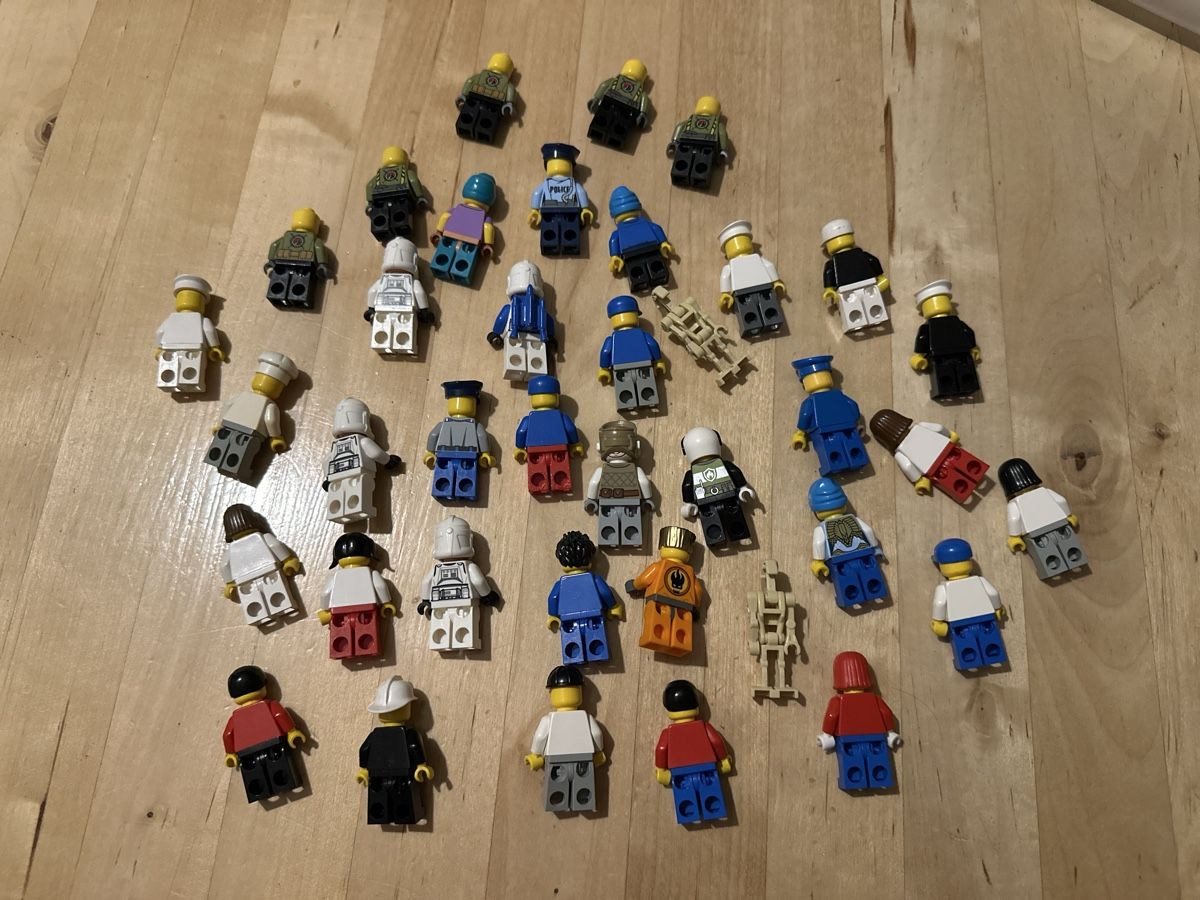 Lego Statuette: 38 LEGO Minifiguren Konvolut – Usato da Grosswangen venduto da Yafuda 1