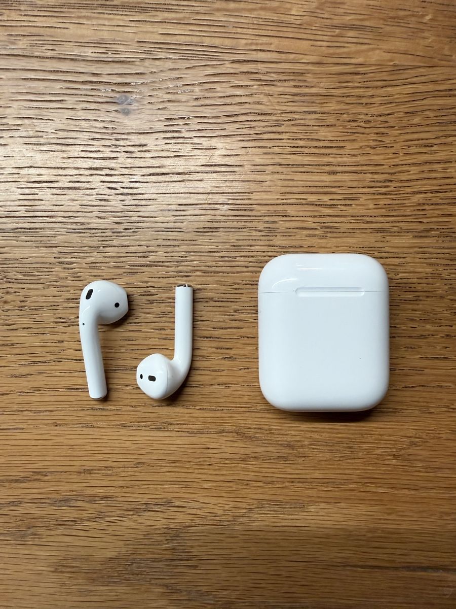 Apple Cuffie: Apple AirPods 1.Generation mit Ladecase – Nuovo (secondo la descrizione) da Appenzell venduto da isa_qt76