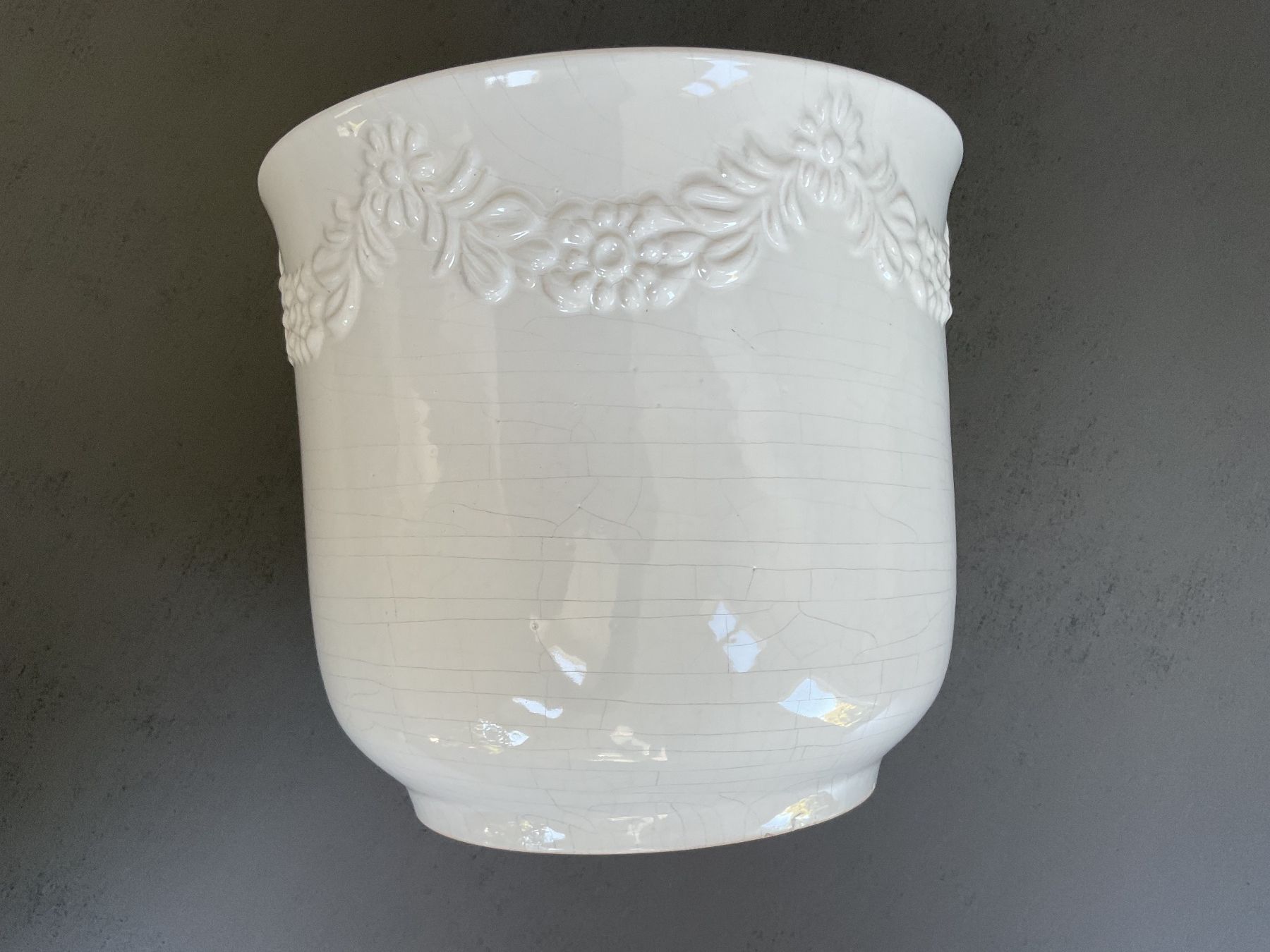 Pots de fleurs: Übertopf, weiss mit Blumenmuster – D'occasion à Adliswil par Bolline 1