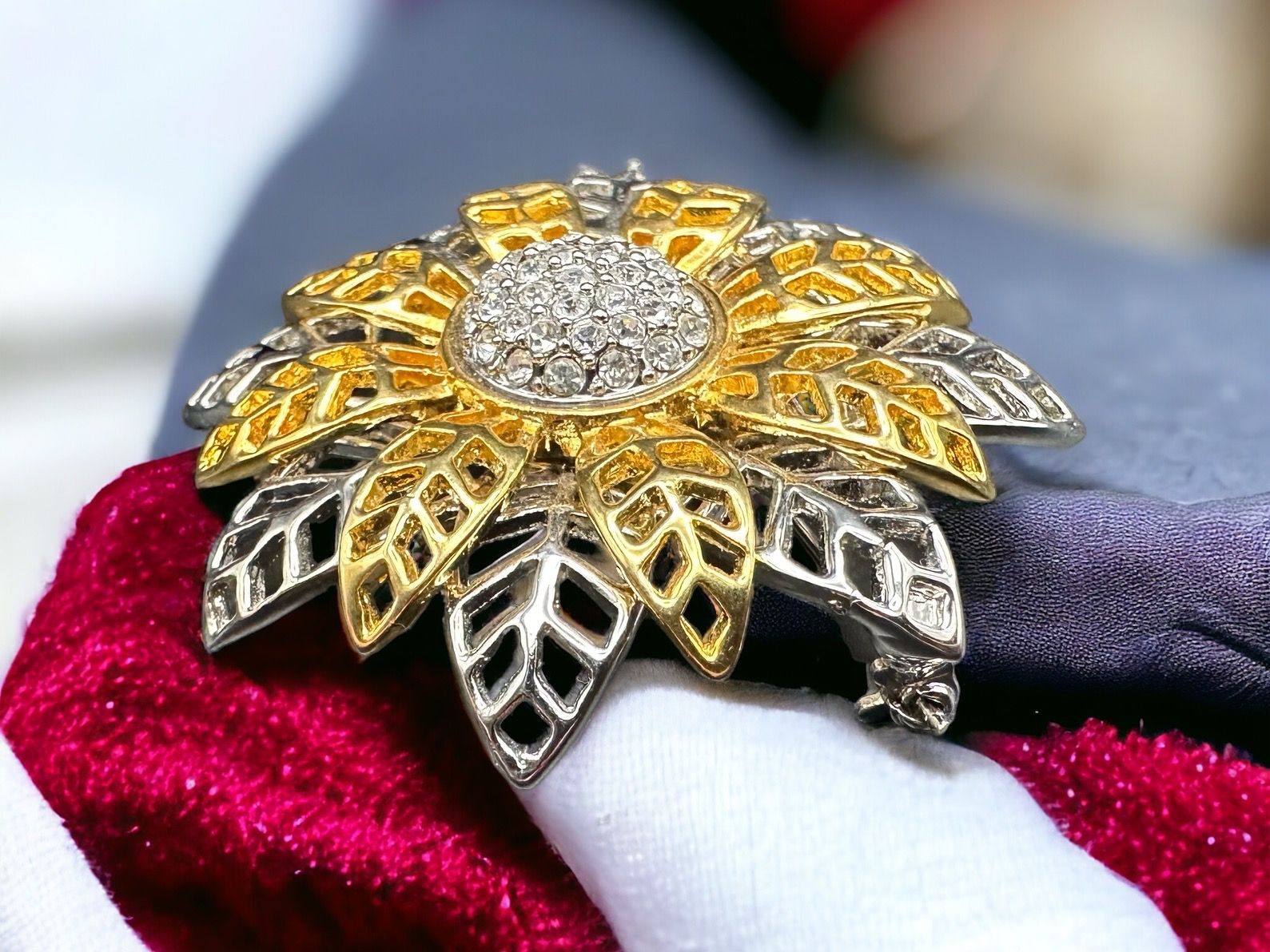 Broschen & Nadeln: Zweifarbige Brosche mit Strass, Vintage – Gebraucht aus Lamone von LaCantinaMagica 4