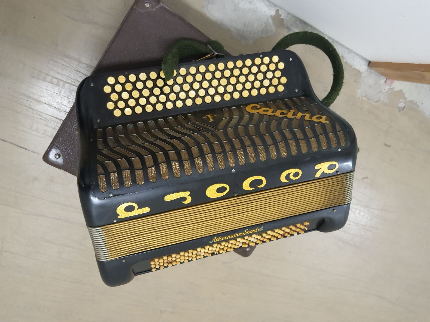 Record Musikinstrumente: accordéon Record à restaurer  – Gebraucht aus Pont-de-la-Morge von Mirabelle0 8