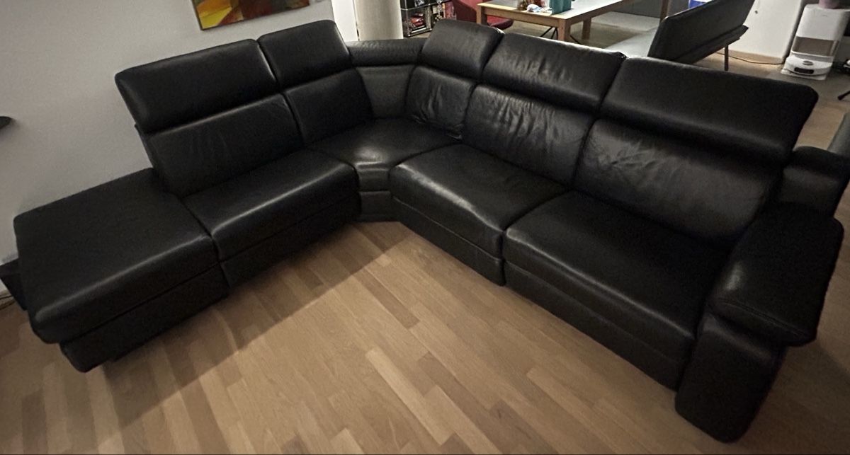 Himolla Divani: Schwarzes Leder Sofa – Usato da Brugg AG venduto da Kavides 1