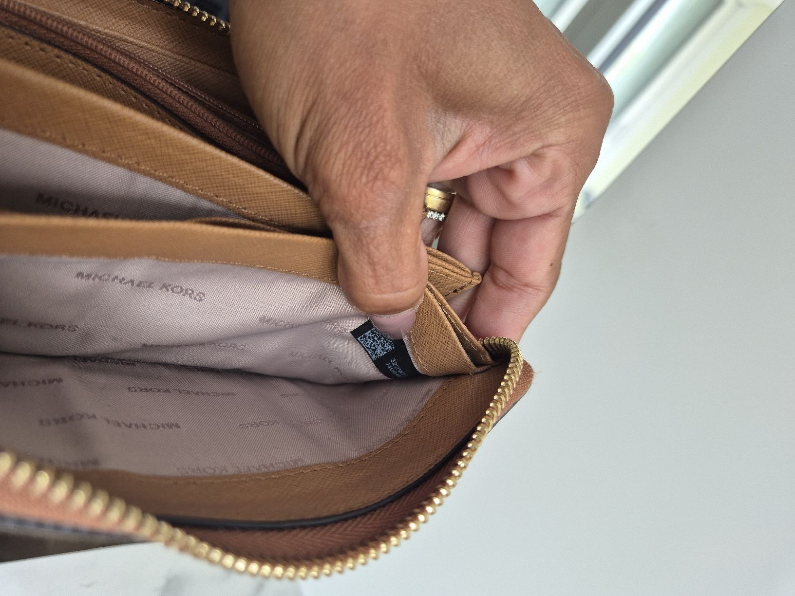 Michael Kors Portamonete: Michael Kors Jet Set Travel Wallet – Usato da Weisslingen venduto da Airgate 5