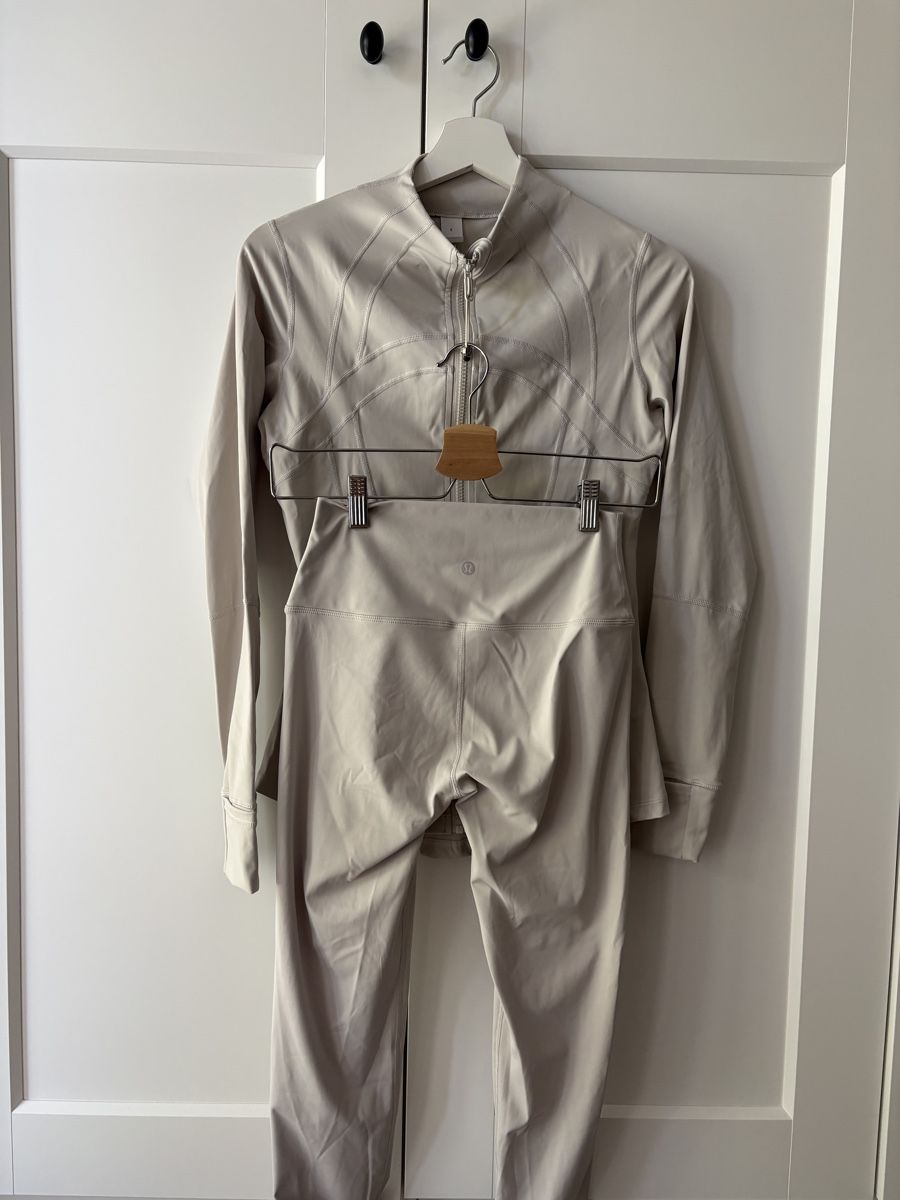 Lululemon Lotti di vestiti: Lululemon jacket and leggings off-white – Usato da Nyon venduto da My_wardrobe 9
