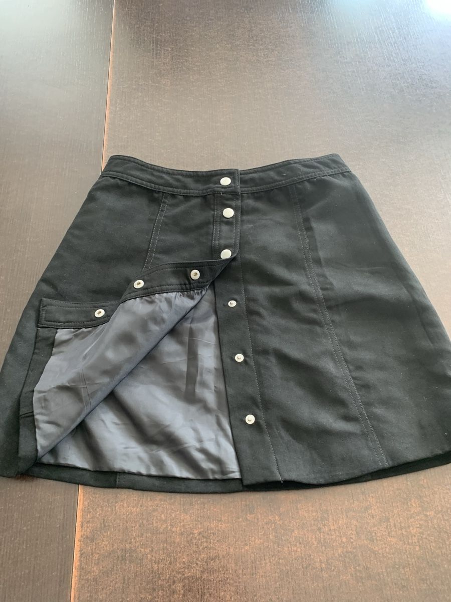 H&M Jupes: Jupe noir taille 36 – Neuf (Voir description) à Domdidier par qatar1973 1