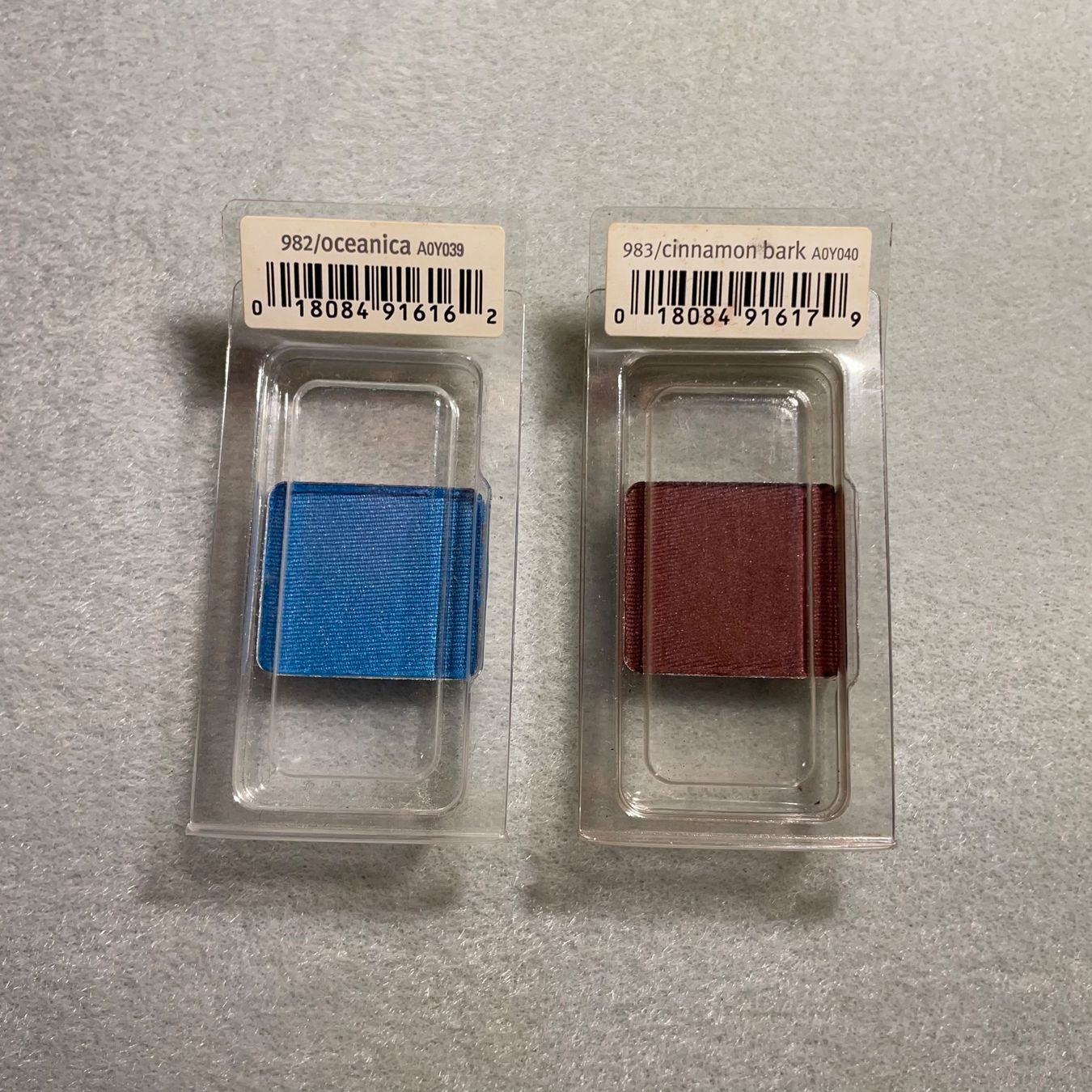 Make-up: Aveda single Eyeshadows Lidschatten 2 stk blau/braun – Nuovo (secondo la descrizione) da Bellach venduto da Lapislazuli_blues