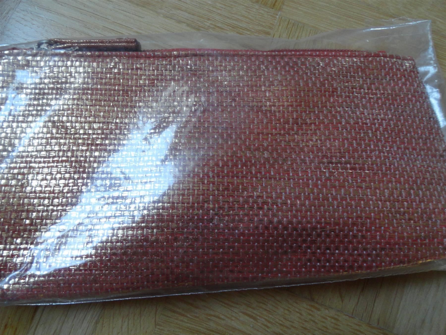 Trousses de maquillage: Schönes Schminktäschli – Neuf avec emballage d'origine à stäfa par brandy66 1