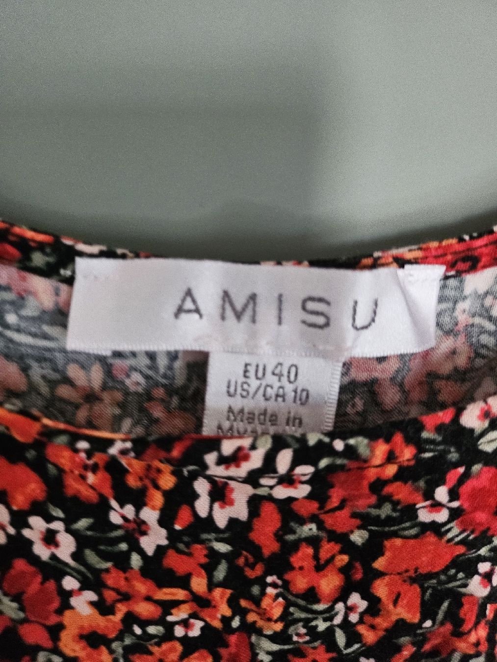 Vestiti: Jolie robe fleurie – Nuovo (secondo la descrizione) da La Tour-de-Peilz venduto da mar_2r26 1