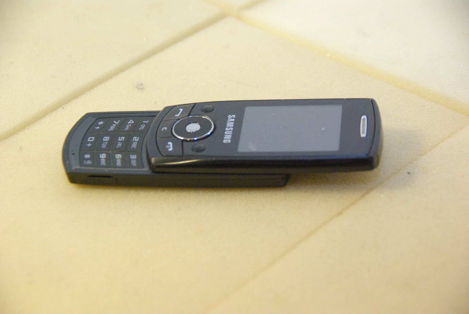 Samsung Handys / Smartphones: SAMSUNG SGH-J700 Slider-Design – Defekt aus Herisau von Cevianer1844 3