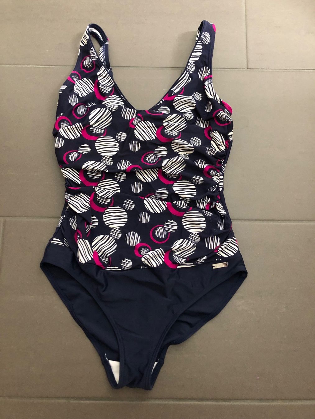 Lascana Badekleider & Bikinis: Badekleid – Gebraucht aus Grosshöchstetten von Kreator20 1