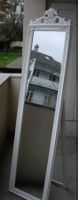 Standspiegel weiss mit Verzierungen H. 160cm B. 40cm