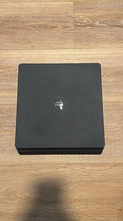 Sony Console: PS4 Slim // 1TB // Frimware 8.52 – Usato da Ostermundigen venduto da ric_nsc8