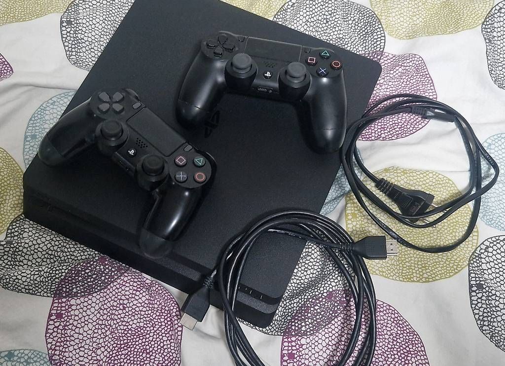 Console: Ps4 slim 1TB – Usato da Bülach venduto da aap_6ycv 2