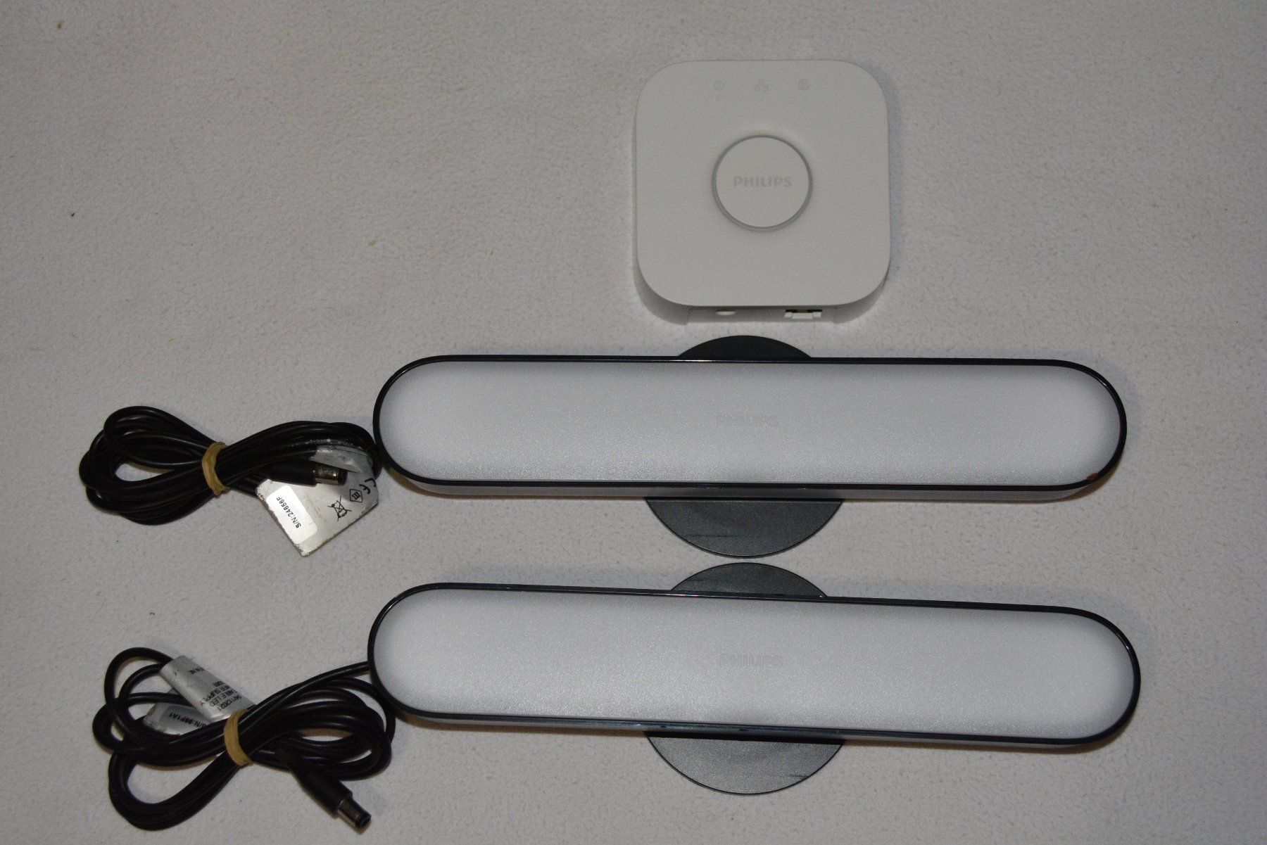 Philips Lampade: Top: Philips Hue Play Light Bar Base Unit + Hue Bridge Set!! – Usato da Biel/Bienne venduto da Secondhand_Shop 5