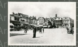 AK sw Troyes F Place du Maréchal Foch, animée ≈ 1920