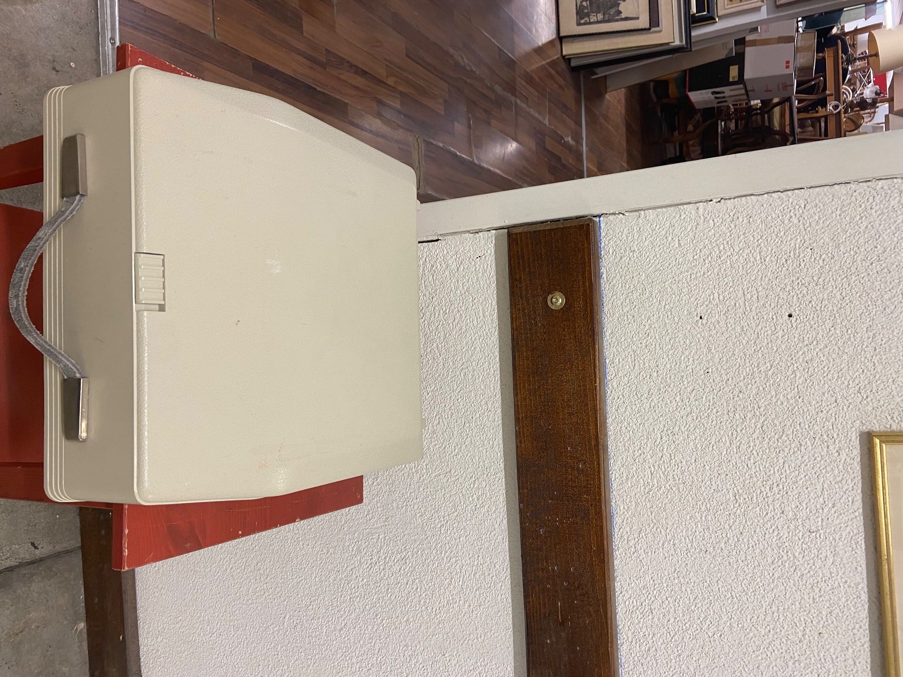 Macchine da scrivere: HERMES 3000 SCHREIBMASCHINE – Usato da Dietikon venduto da brocki-eyra 6