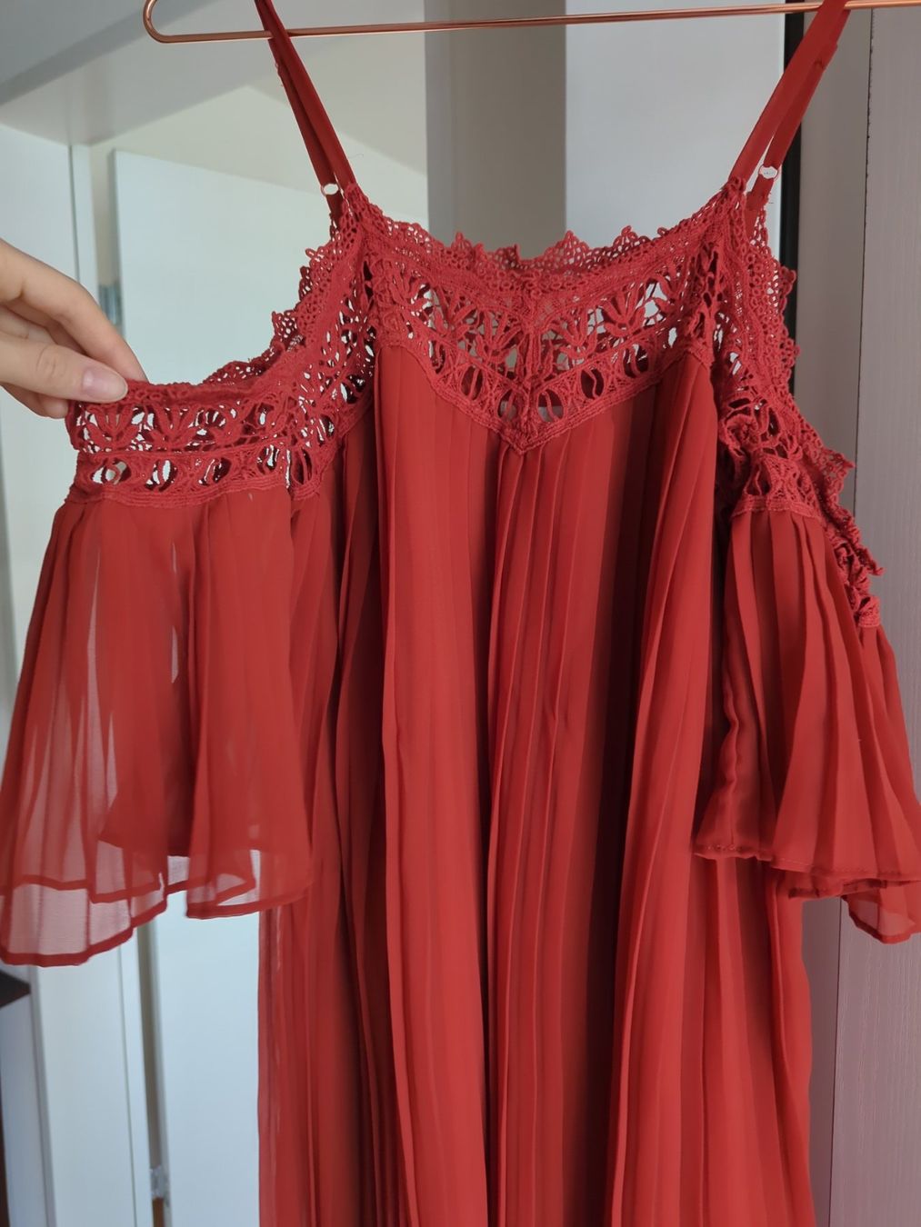 H&M Vestiti: Schickes Kleid/ halb schulterfrei mit Trägern – Usato da Zug venduto da vik_8fdf 2