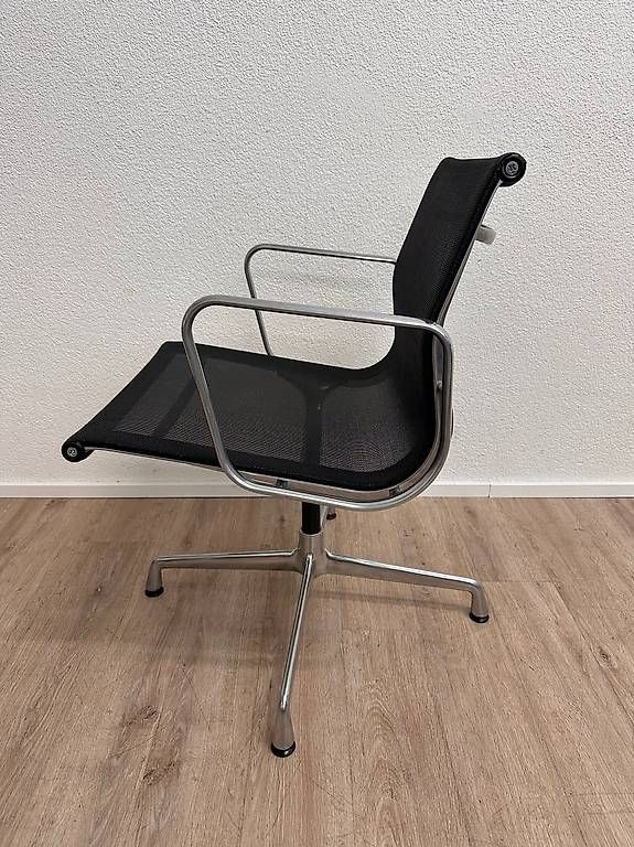 Vitra Sedie: Vitra Eames Aluminium Chair EA 108 – Usato da Obernau venduto da Arche_Noah_Brocki 2
