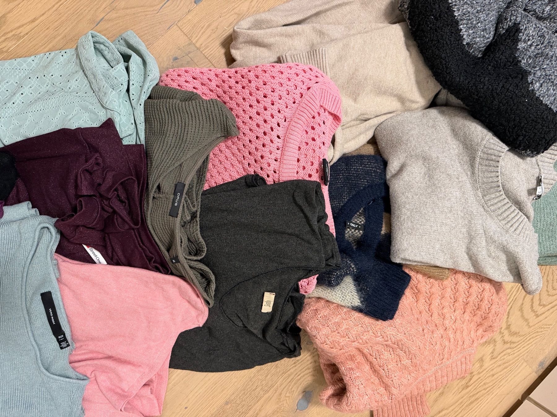 Opus Lotti di vestiti: Pullover Set Opus, Cecil, Street one usw Gr. XL – Usato da Aesch LU venduto da Mgary 2