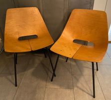 Lot de 2 chaises "Tonneau" crée par Pierre Guariche pour l’é