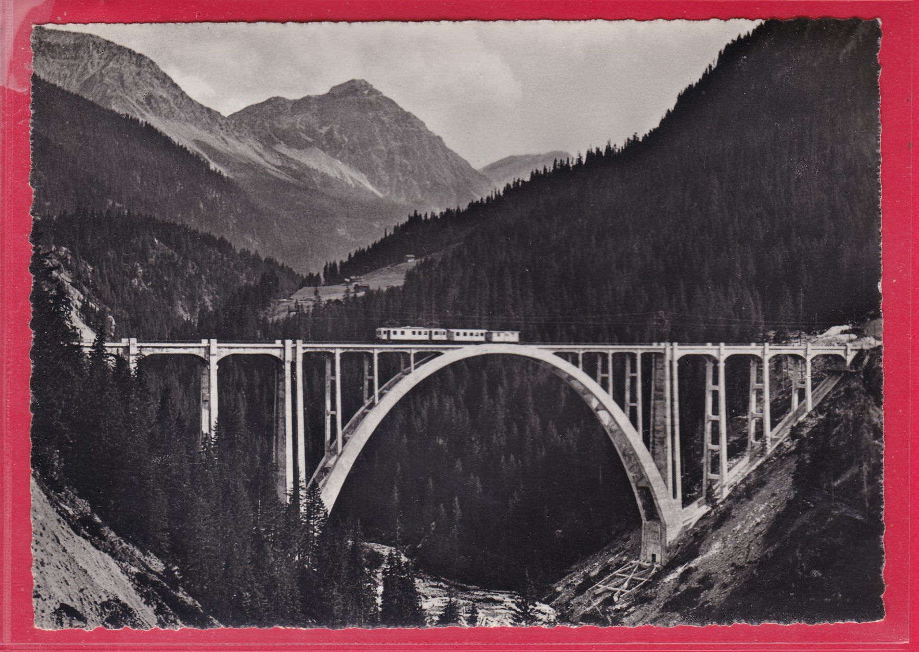 Cartoline postali: AROSABAHN, VIADUKT BEI LANGWIES – Usato da Oberrieden venduto da Gebirgsstelze