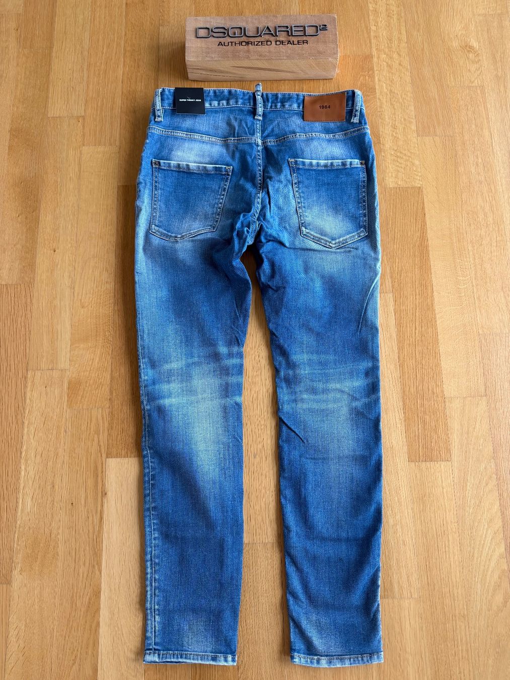 Dsquared2 Jeans: 100% originale DSQUARED2 Jeans Hose Grösse 48 – Nuovo e nell'imballaggio originale da Basel venduto da trend_shop_schweiz 4