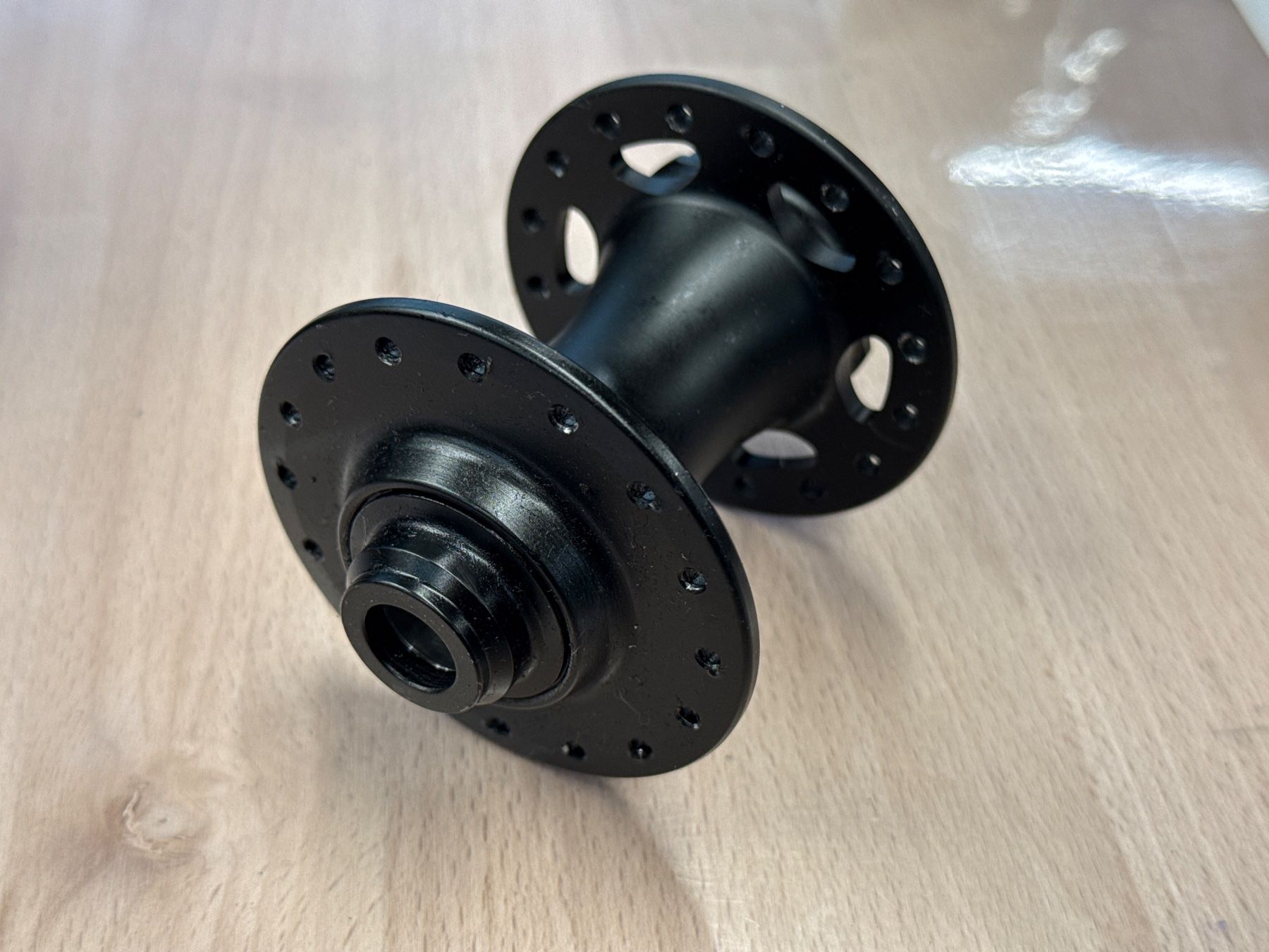 Pezzi di ricambio: Vorderrad Nabe mit Centerlock – Usato da Basel venduto da BICICLETTISTA 2