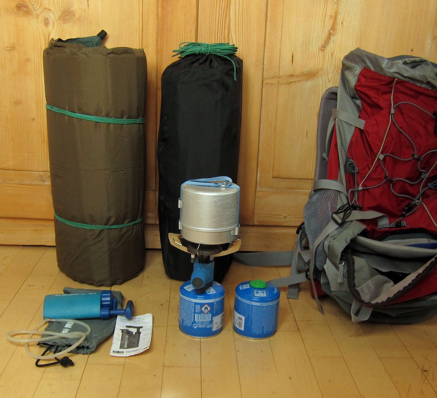 North Face Zelte: Trekking-Zelt mit Rucksack, Kocher, Matte, Wasserfilter – Gebraucht aus Zuerich von Argro 1