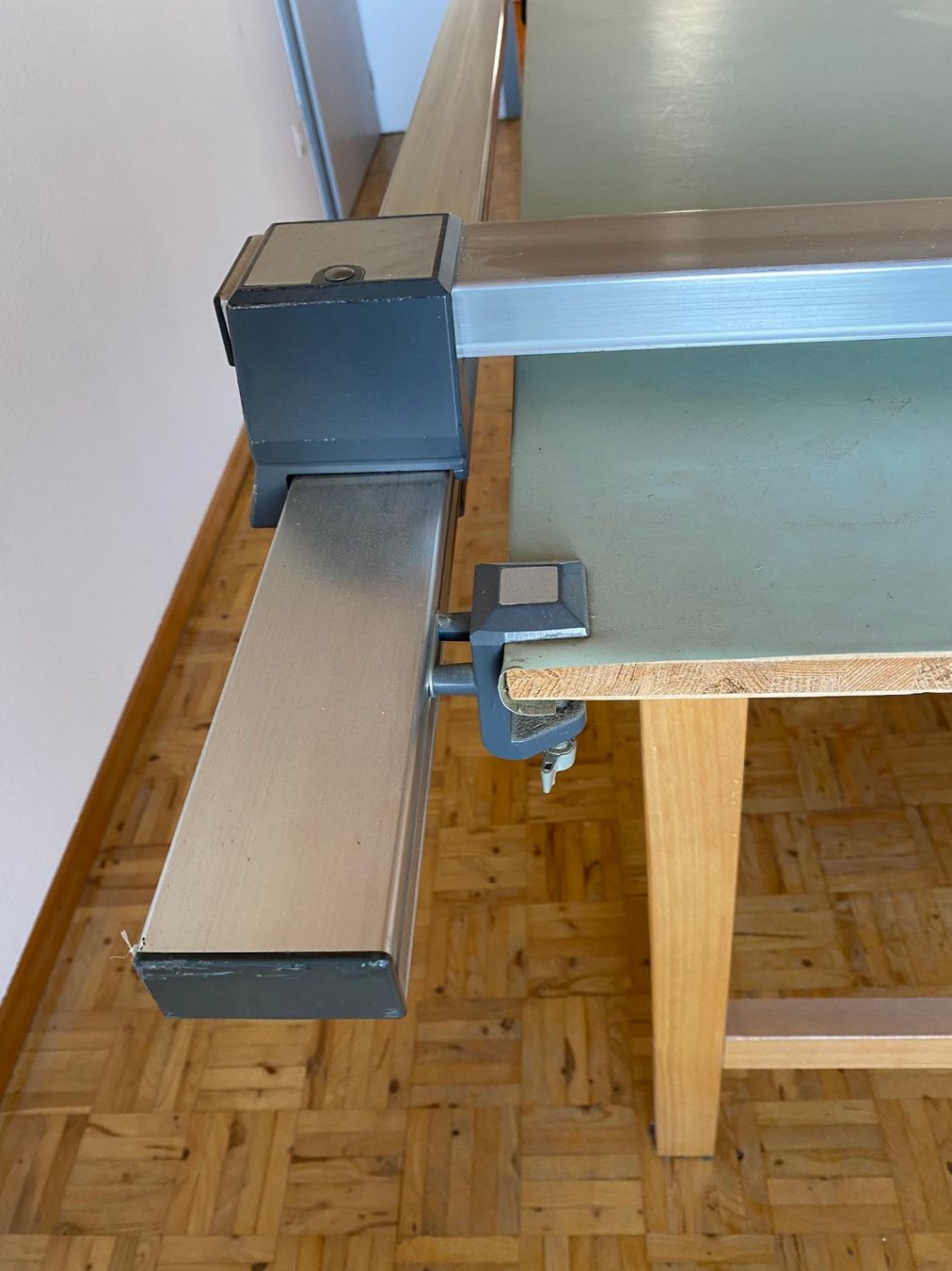 Tische: Zeichen-Tisch – Gebraucht aus Bern von Huglimat 3