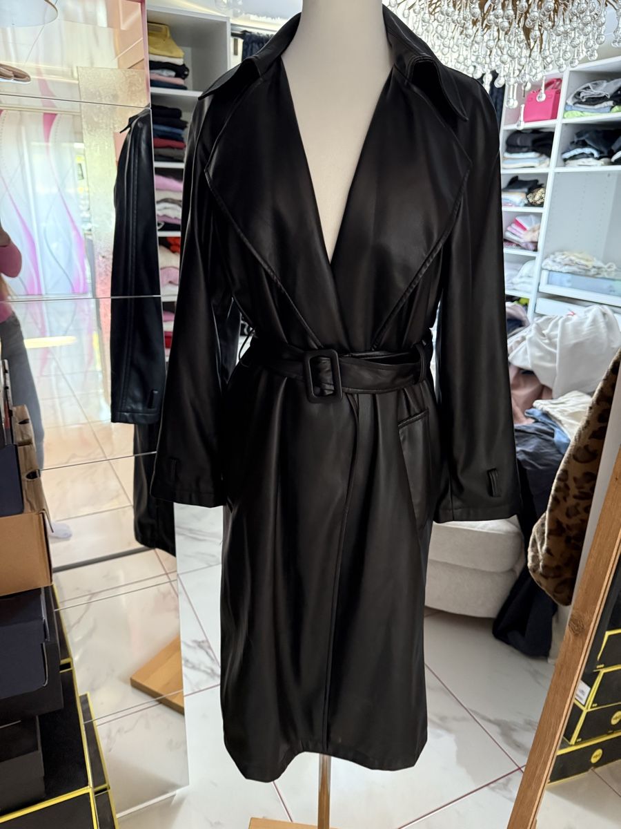 Stradivarius Cappotti: Schicker Kunstleder Trenchcoat von Stradivarius, S – Usato da Arch venduto da Aga84