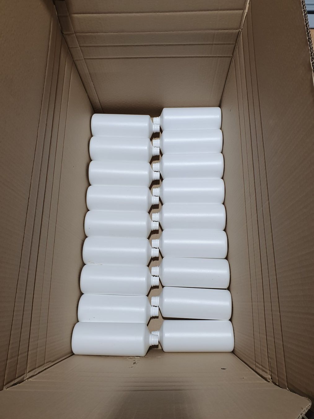 Borracce & Thermos: 100 Stk. x 1Liter Kunststoffflaschen HDPE belastbar, leer – Nuovo (secondo la descrizione) da Hittnau venduto da Silvio50 1
