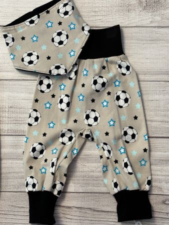 Fussball Pumphose Mitwachshose mit Latz Gr. 56/62 Neu